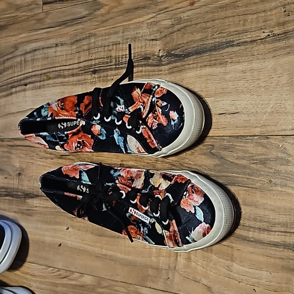 LIMITED EDITION Superga Black Floral 2750 Fanvelw Sneakers - Picture 2 of 6